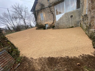 Chantier de réhabilitation maison individuelle fosse et épandage près de Toulonjac